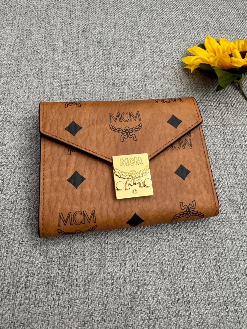 MCM Tracy Trifold Women’s Wallet✨ - Picture 6 of 10